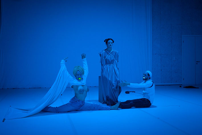 FRUITS, Ernestyna Orlowska, Daniel Klingen Borg, Tanja Turpeinen,Les Urbaines Lausanne, 2016